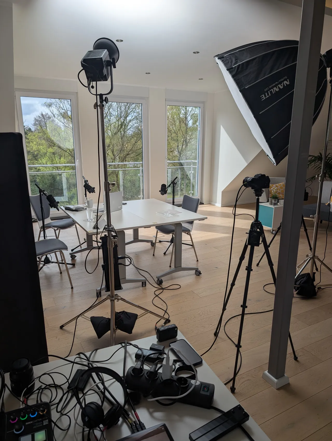 Mobiles Studio beim Aufbau vor Ort