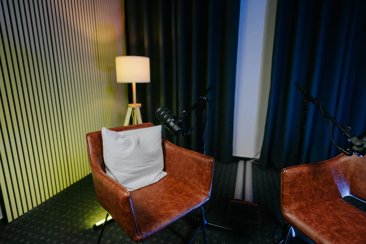 Sessel in Studio Eiche für Solo-Aufnahmen